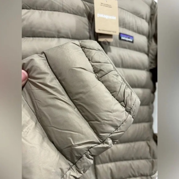 NWT Patagonia ~ Men’s Down Sweater Hoodie Puffer Jacket/Seabird Grey (Large) - Picture 4 of 7